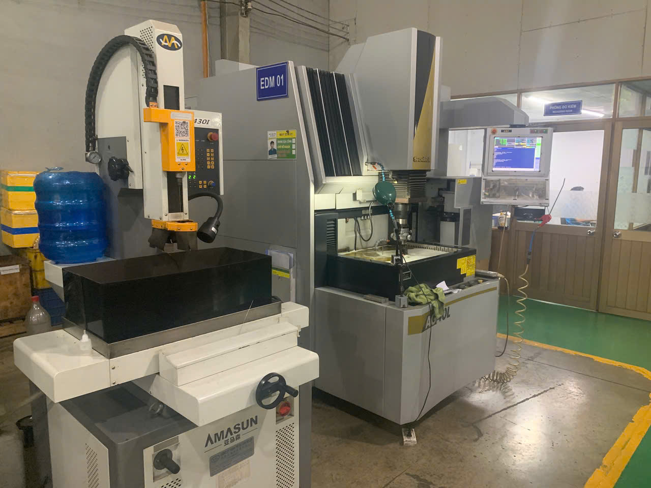 CNC milling machine & Electrical discharge machine